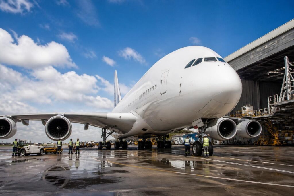 découvrez le prix de l'airbus a380, son coût à neuf et en occasion, ainsi que les spécificités techniques de cet avion géant emblématique.