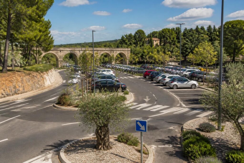 découvrez l'aire de covoiturage pont de l'arc à aix-en-provence, avec toutes les informations sur l'accès et les itinéraires pour faciliter vos déplacements partagés.
